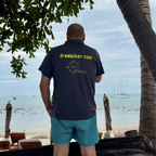 freebiker allein am Strand